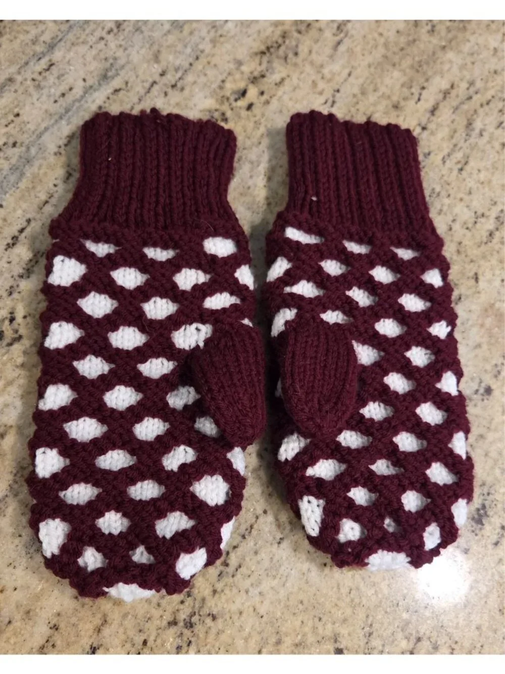 New! Handmade Womens One Size Knit Red White Basket Weave Mittens Textured